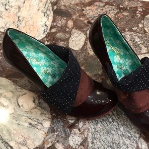 Cranberry Patent Pumps